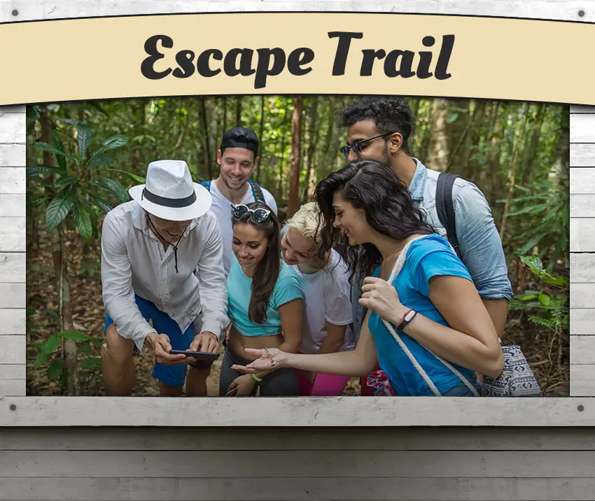 A group of visitors read a clue in the escape trail. 